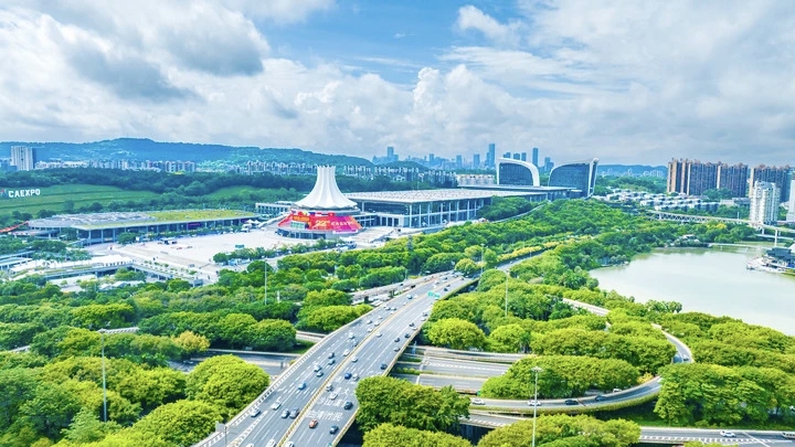 以数字科技为桥，赴一场“东盟之约”｜广西莲城数科东盟博览会观展手记